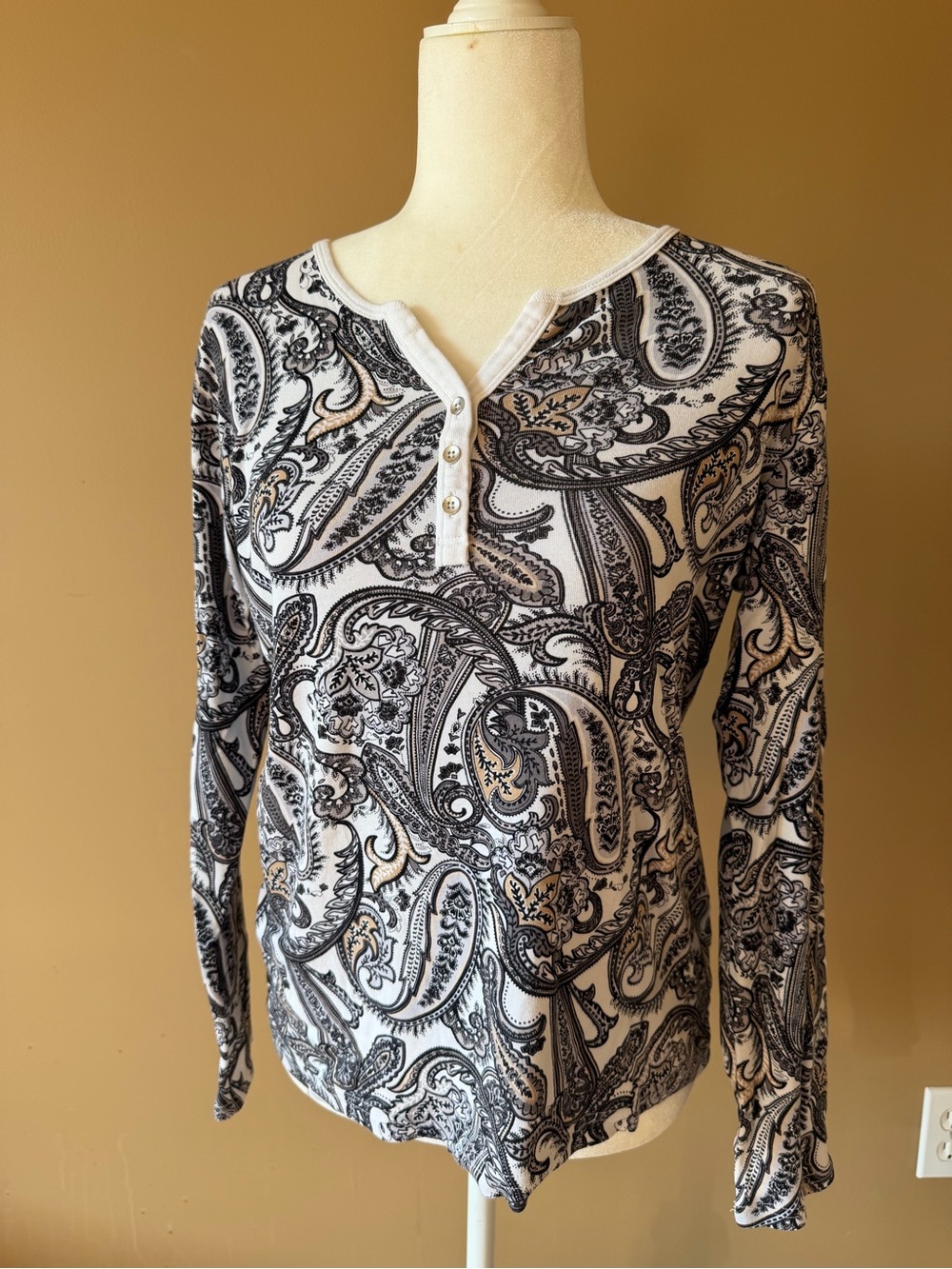 Croft & Barrow Black & White Paisley Print Long Sleeve Henley Top